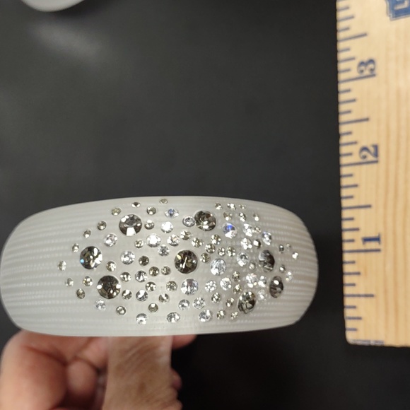 Fabulous Lucite Bangle Bracelets - Picture 5 of 7